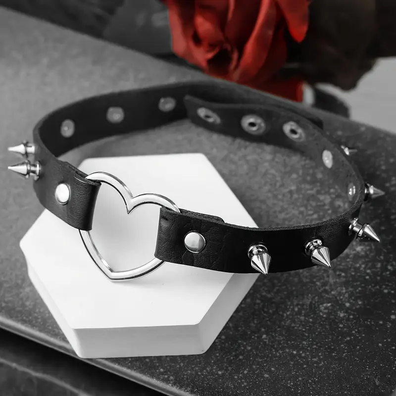 Чокер шкіряний Серце з шипами