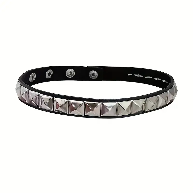 Чокер шкіряний з пірамідами