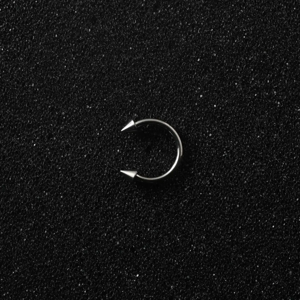 Пірсинг підкова з шипами Titanium 16 G