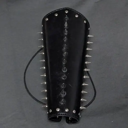 [11416] Наруч з натуральної шкіри з шипами на шнуровці (1 шт).