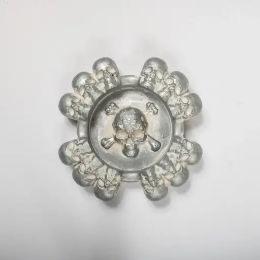 [11993] Гіпсова попільничка Черепи срібляста