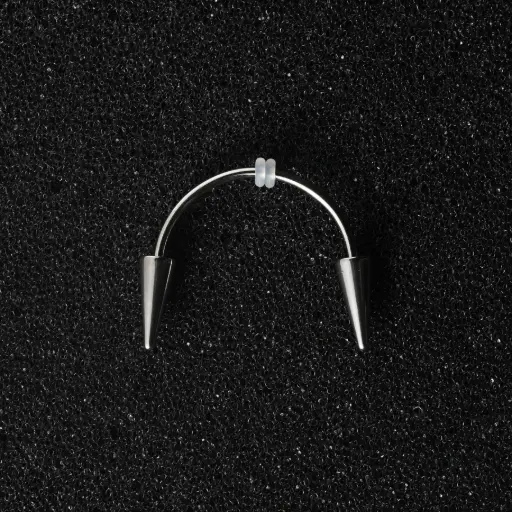 [1505] Пірсинг ікла